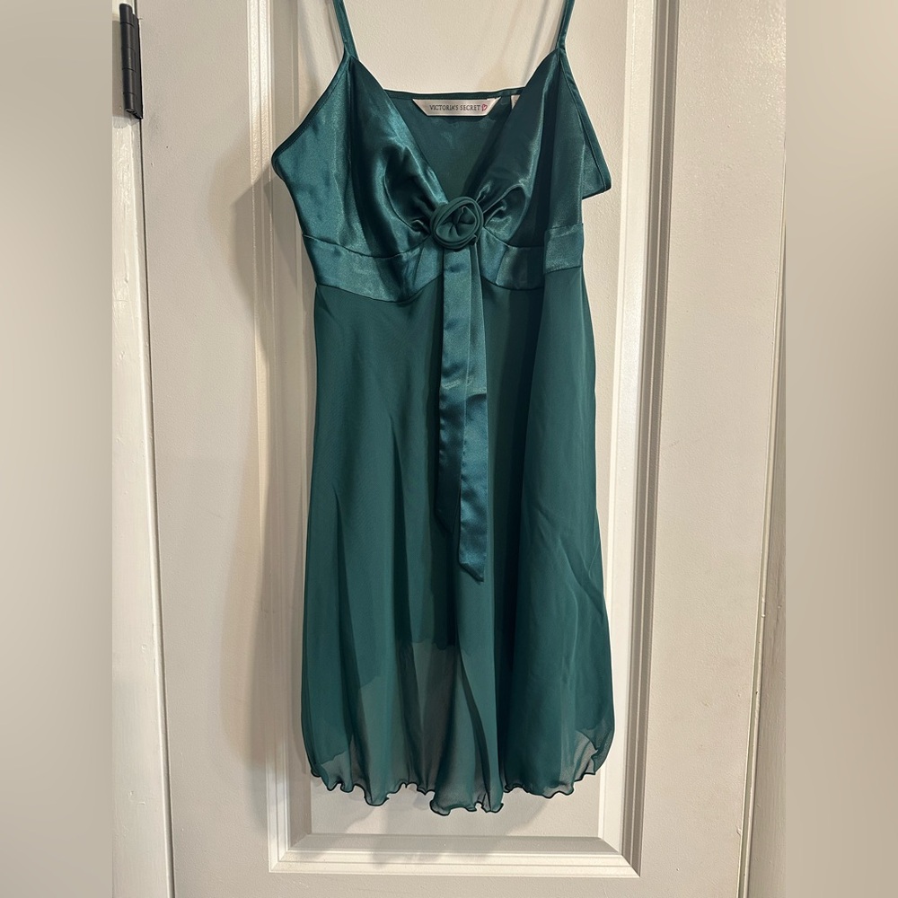 Victorias Secret green slip gown dark green 34” L nightie satin sz medium